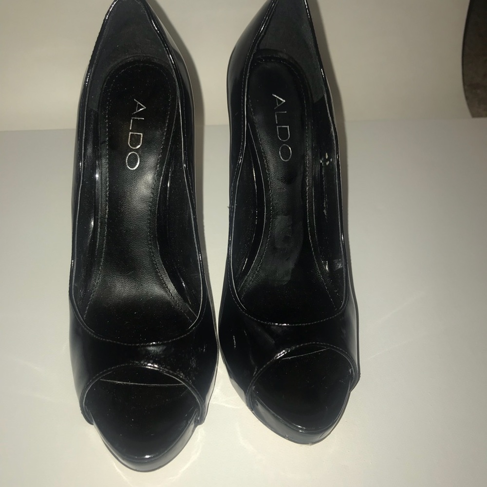 Aldo scalloped black Patent Leather size 6